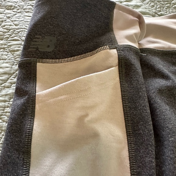 Pink and gray new balance leggings with pockets - Picture 4 of 6